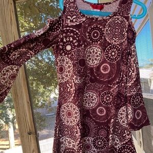Teen girl dress in maroon and white colors. By First Kiss. Like new. 14-16
